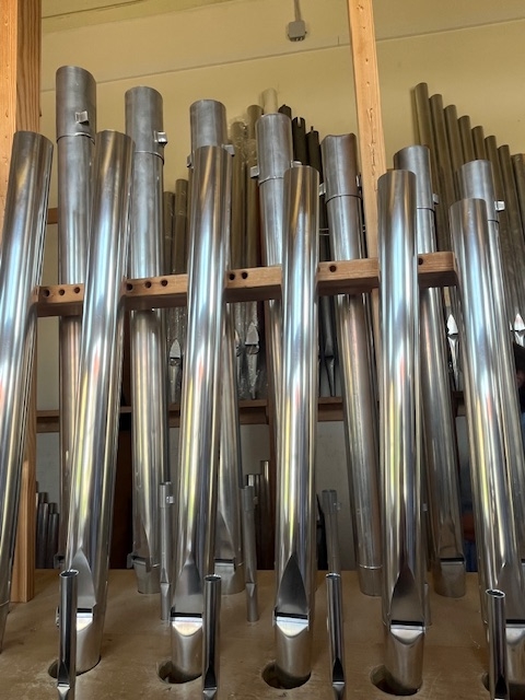 Manufaxture Eule a Bautzen - Quelques  tuyaux de l'orgue de Compesières.jpeg